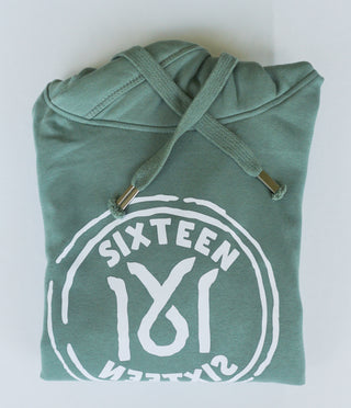 Unisex 16sports 1616 Cross Hoodie in Pistaziengrün, bequemes Sweatshirt mit Cross-Design, auf dem Bild sichtbar.