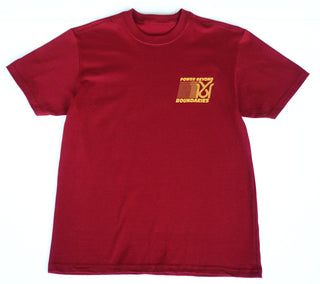 Burgunderrotes FAST16 T-Shirt von 16sports, bequemes Baumwollshirt mit sportlichem Design, auf der Vorderseite.