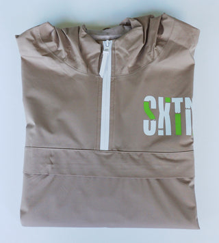 Unisex Windjacke von 16sports, leichte und atmungsaktive Jacke mit winddichtem Material, in neutraler Farbe.