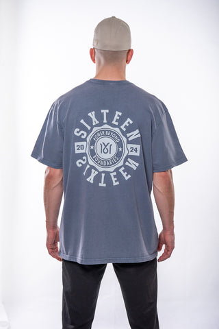 Schwarzes 16sports 1616 SIGN T-Shirt mit Shooting-Design, frontale Ansicht, bequemes Baumwollmaterial, casual Style