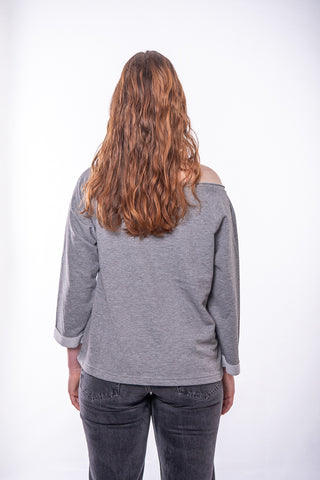 Graues Sweatshirt "Flashdance" von 16sports, bequemes Top mit sportlichem Design, auf weißem Hintergrund fotografiert.