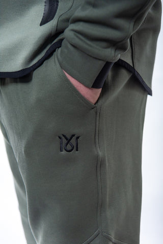 Schwarze 1616 TeamWear 1616 Sporthose von 16sports, bequeme Sports- und Freizeithose, gut sichtbare Details.