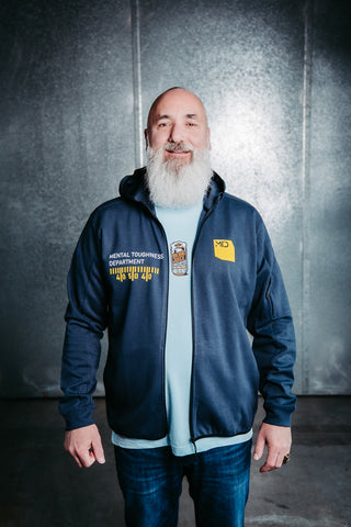 Sportlicher MTD Athletic Hoodie mit Reißverschluss und Kapuze, perfekt für das Training, in schwarzen Stoffen.