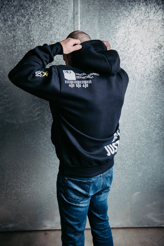 16sports Mental Toughness Dept. Signature Hoodie, bequemer Sweatshirt mit Logo und stilvollem Design, für mentale Stärke.