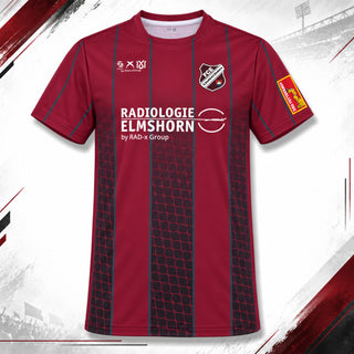 Rotes FC Elmshorn Heimtrikot T-Shirt von 1616 x FCE mit Vereinslogo und Mannschaftsdesign sichtbar.
