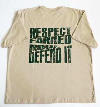 NFS SEALS Season T-Shirt mit Aufdruck „RESPECT EARNED - NOW DEFEND IT“ in Schwarz, bequemes Baumwollshirt für Fans.