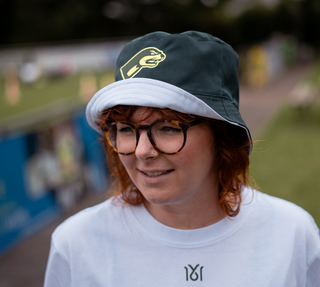 NFS NF SEALS Fischerhut, Cap aus robustem Stoff mit NFS-Logo, bequem und stilvoll für Outdoor-Aktivitäten.