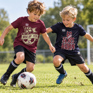 Kinder T-Shirt von 1616 x FCE mit "Rise Up" Design, weiches Material, locker sitzend, ideal für Kinder, farbenfrohes Motiv.